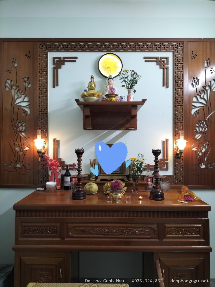 Phòng thờ gỗ sồi màu óc chó mẫu sen đục nền - Bàn Thờ Chung Cư